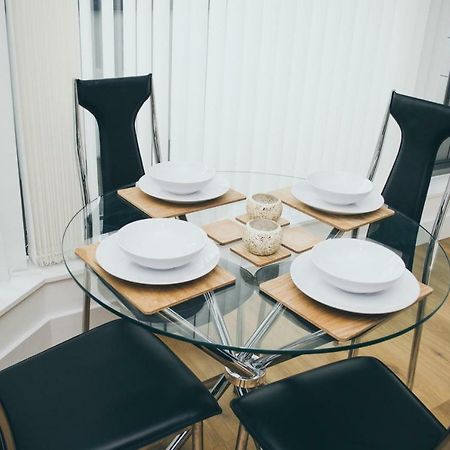 Serviced Apartment In Liverpool City Centre - Free Parking - Balcony - By Happy Days Exterior foto