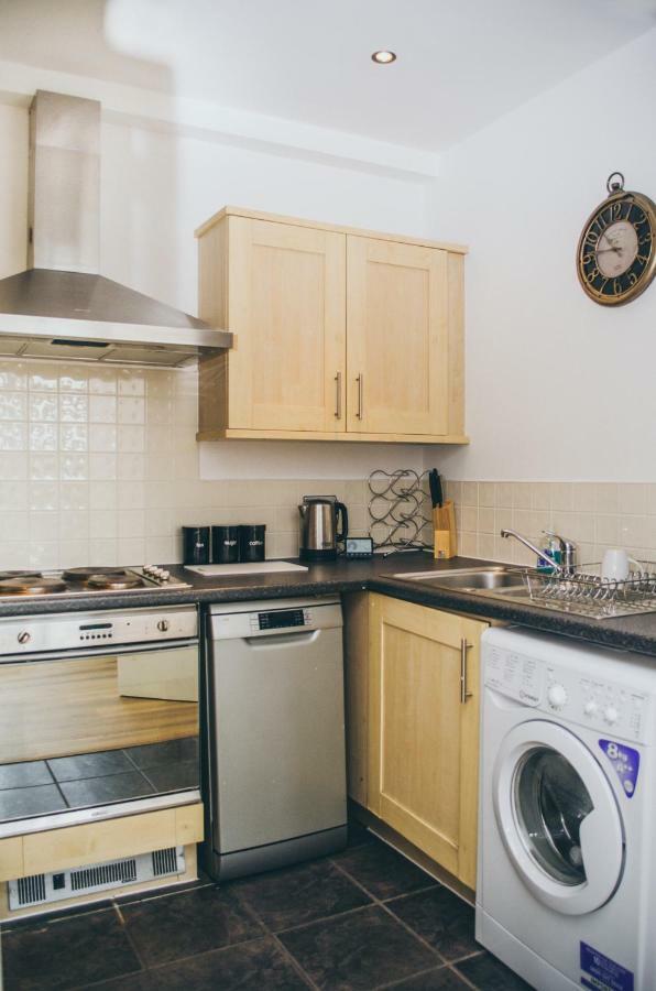 Serviced Apartment In Liverpool City Centre - Free Parking - Balcony - By Happy Days Exterior foto